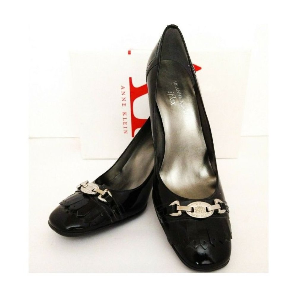 Anne Klein I Flex Pfenning Black Patent Leather Pump Heel Silver Logo Size 7 NIB